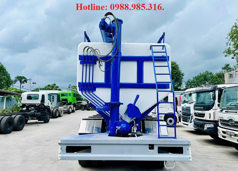 XE CHỞ THỨC ĂN CHĂN NUÔI 5 CHÂN (XE BỒN CHỞ CÁM) - 32 KHỐI